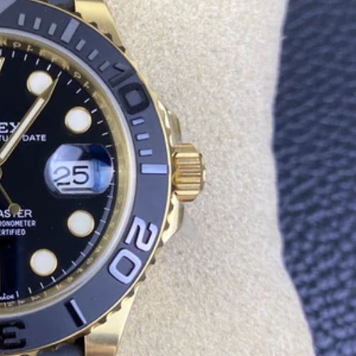 RLX Yacht-Master 42 in yellow gold with a black dial and Oysterflex bracelet